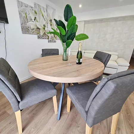 Salons Chennevieres 2 Au Coeur De 3* קונפלן-סנט-הונורין
