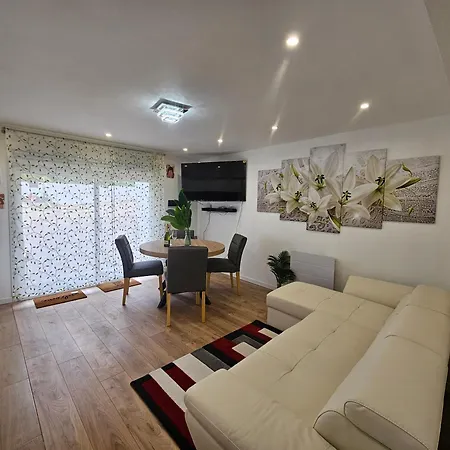 Guest house Salons Chennevieres 2 Au Coeur De 3*
